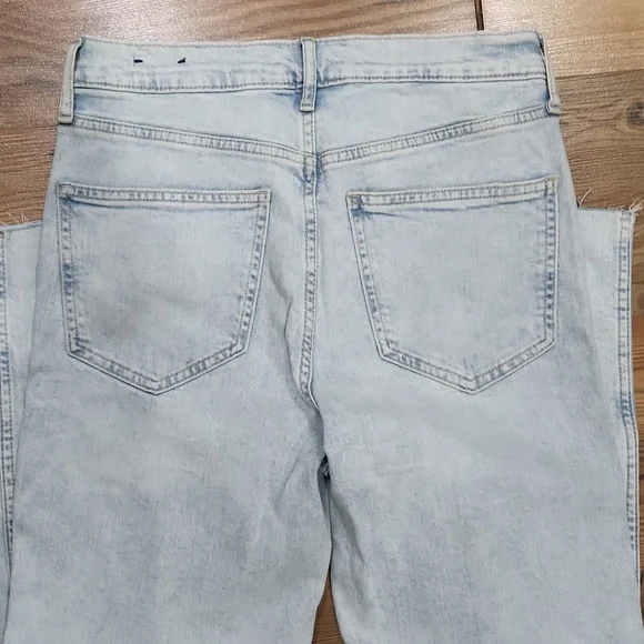 Gap High Rise Vintage Slim Distressed Button Fly Lightwash Jean Coastal Spring 6 - Picture 9 of 9